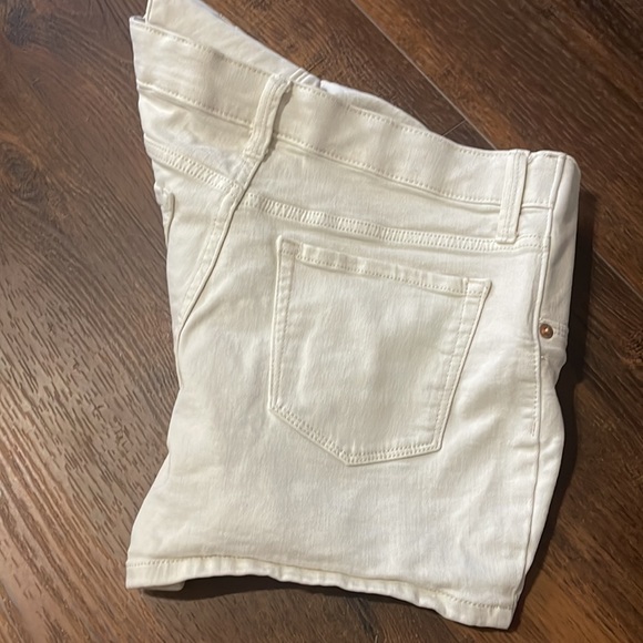 Maternity Shorts - Picture 3 of 4